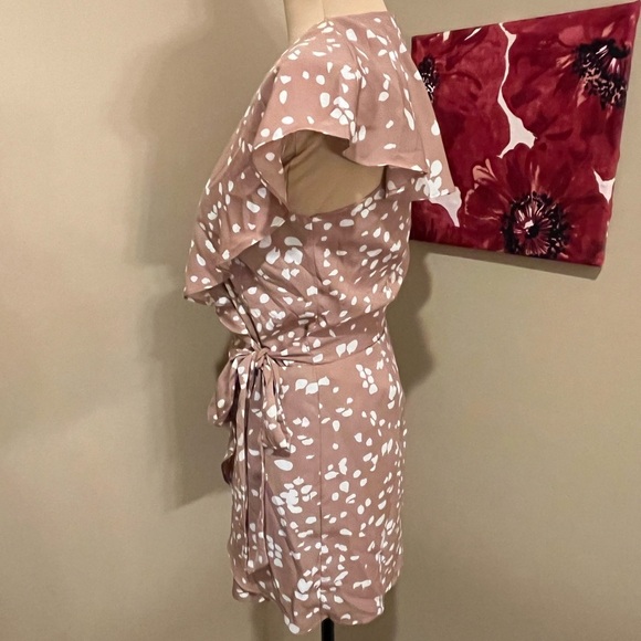 She & Sky Spices Peach  and White Polka Dot Wrap Romper, size Small - Picture 2 of 7